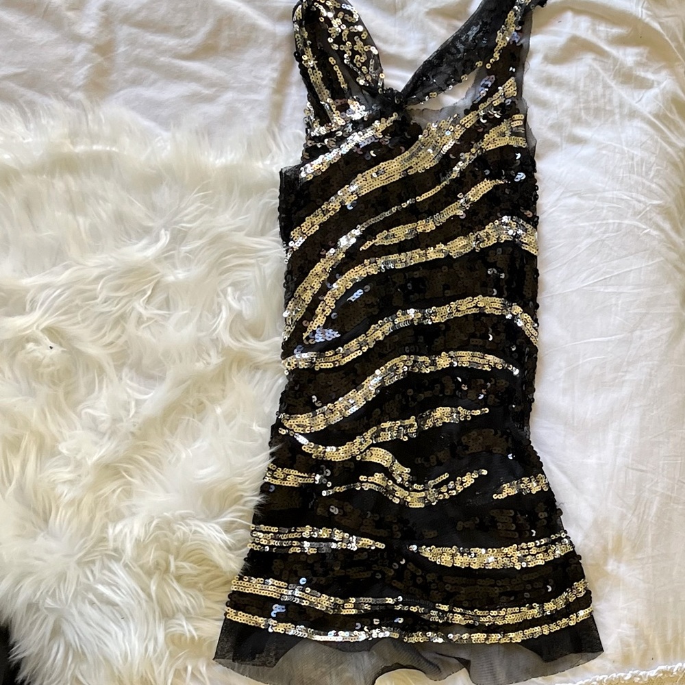 Skinny fit, size L, barely worn, hugs body in a very flattering way